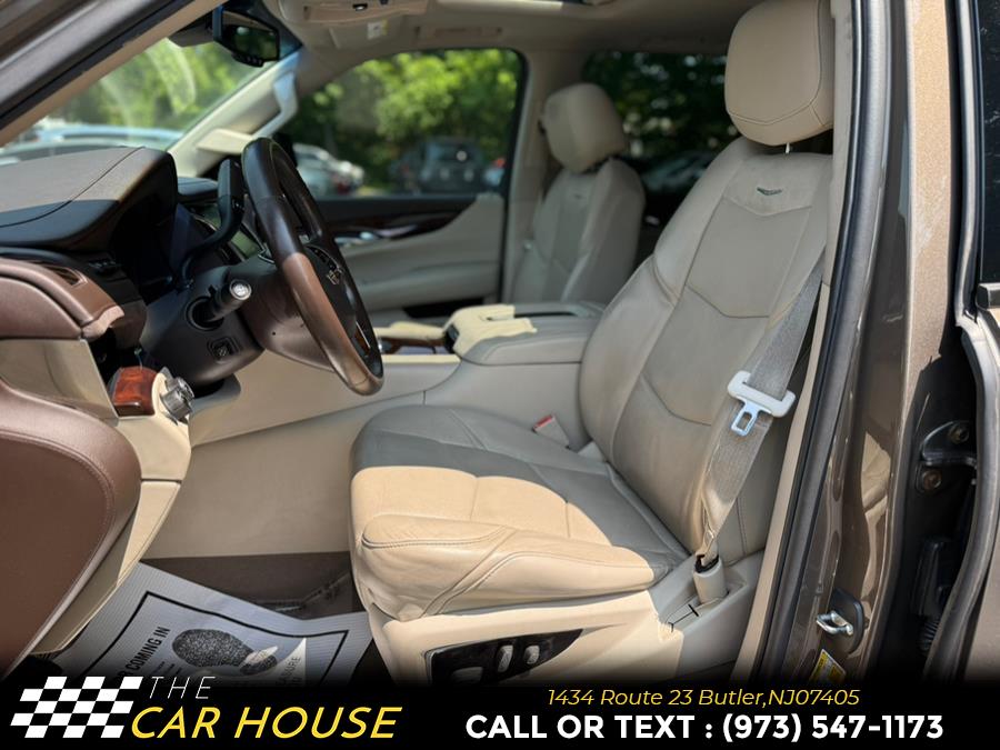 Vehicle image 12 of 28