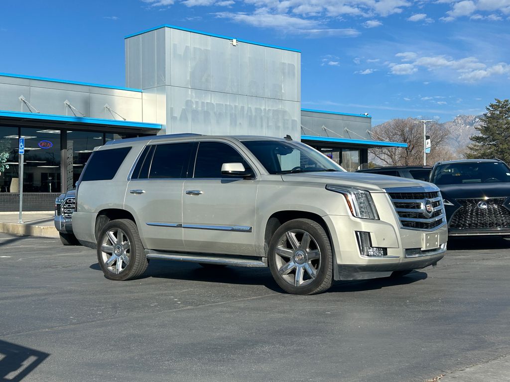 2015 Cadillac Escalade Luxury Image 3 of 36