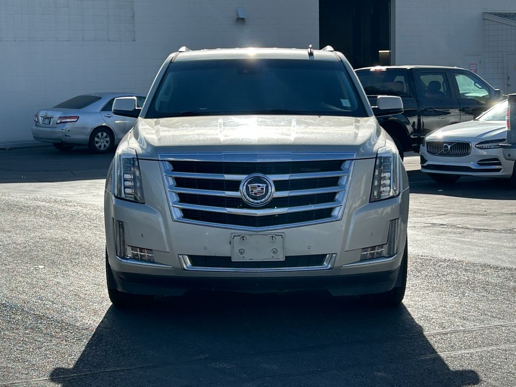 2015 Cadillac Escalade Luxury Image 2 of 36
