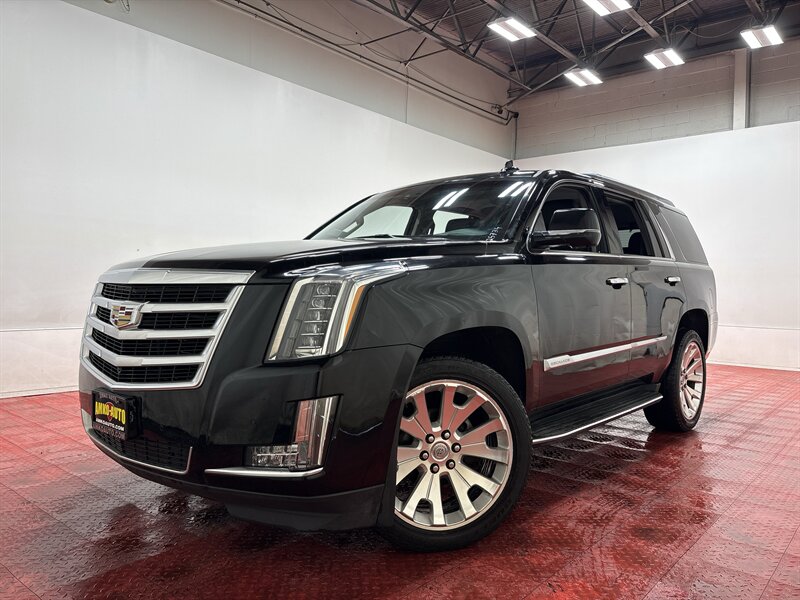 2015 Cadillac Escalade Luxury Image 1 of 39