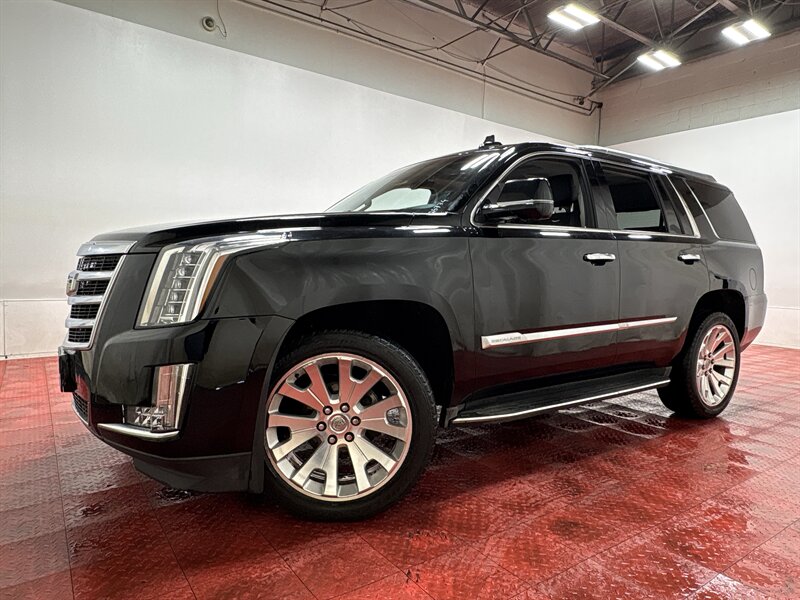 2015 Cadillac Escalade Luxury Image 2 of 39