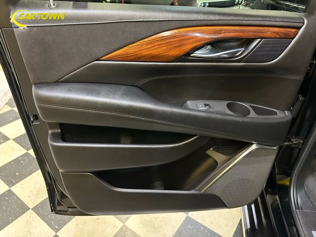 2015 Cadillac Escalade ESV Luxury Image 32 of 48