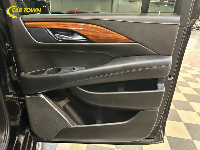 2015 Cadillac Escalade ESV Luxury Image 35 of 48