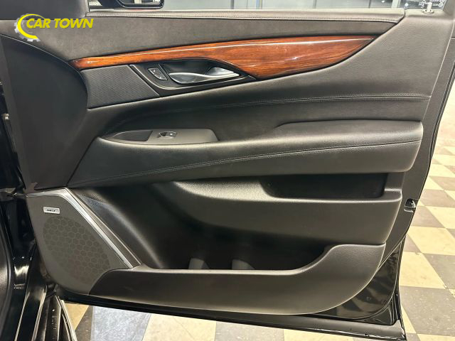 2015 Cadillac Escalade ESV Luxury Image 34 of 48