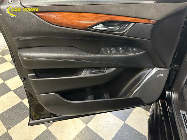 2015 Cadillac Escalade ESV Luxury Image 33 of 48