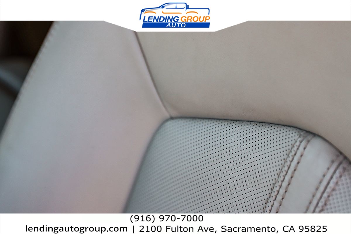 Vehicle image 23 of 25
