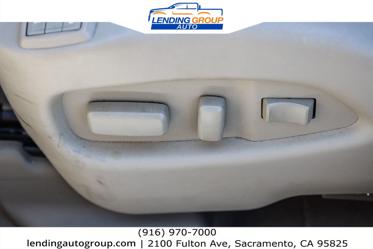 Vehicle image 19 of 25