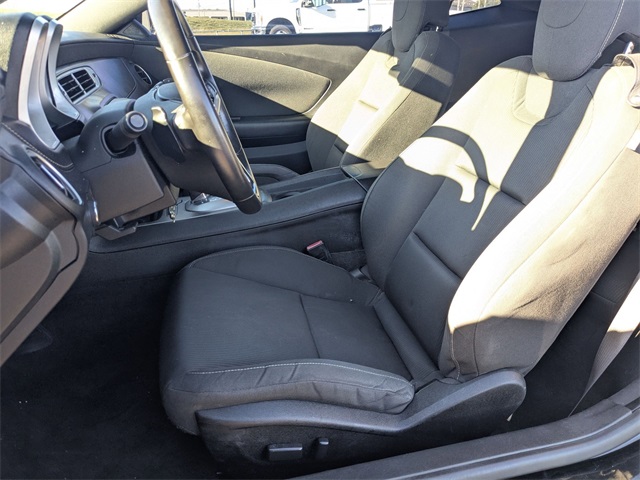 2015 Chevrolet Camaro LT Image 10 of 26