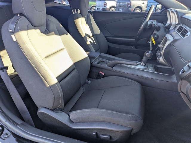 2015 Chevrolet Camaro LT Image 9 of 26