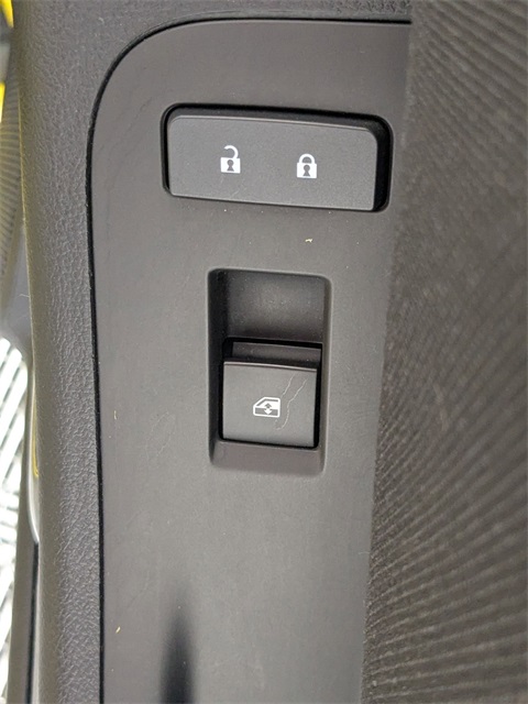 Vehicle image 23 of 28