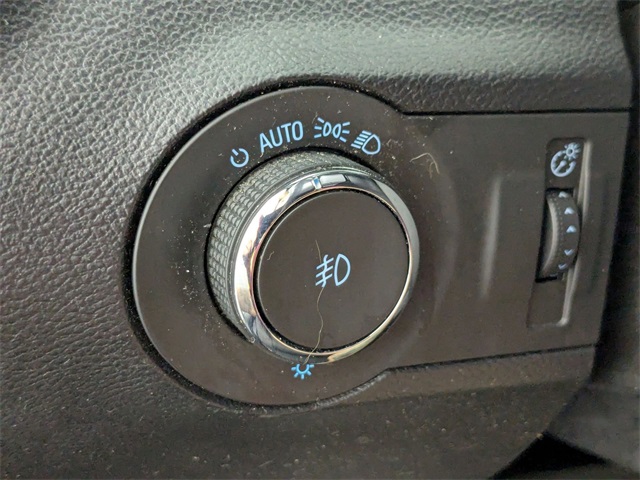 Vehicle image 22 of 28