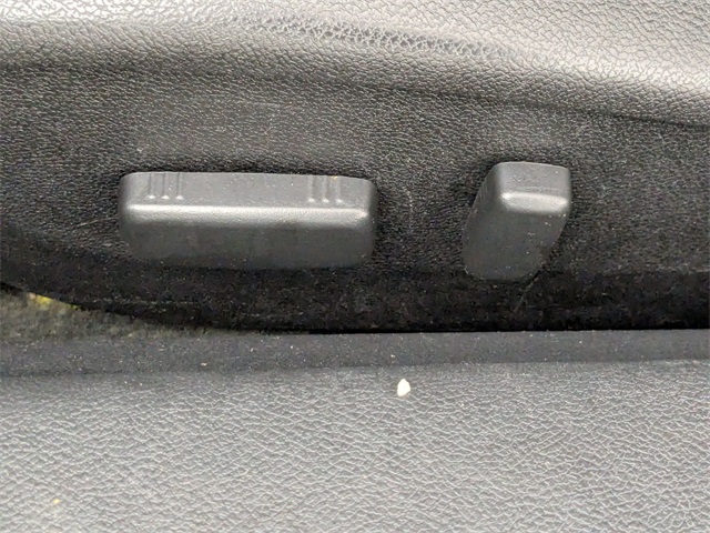 Vehicle image 26 of 28