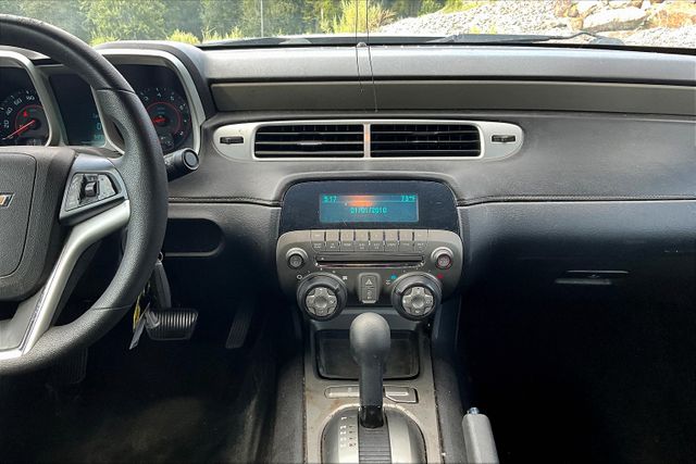 2015 Chevrolet Camaro LS Image 10 of 27