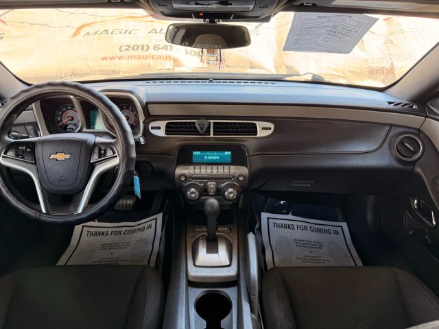 2015 Chevrolet Camaro LS Image 16 of 27