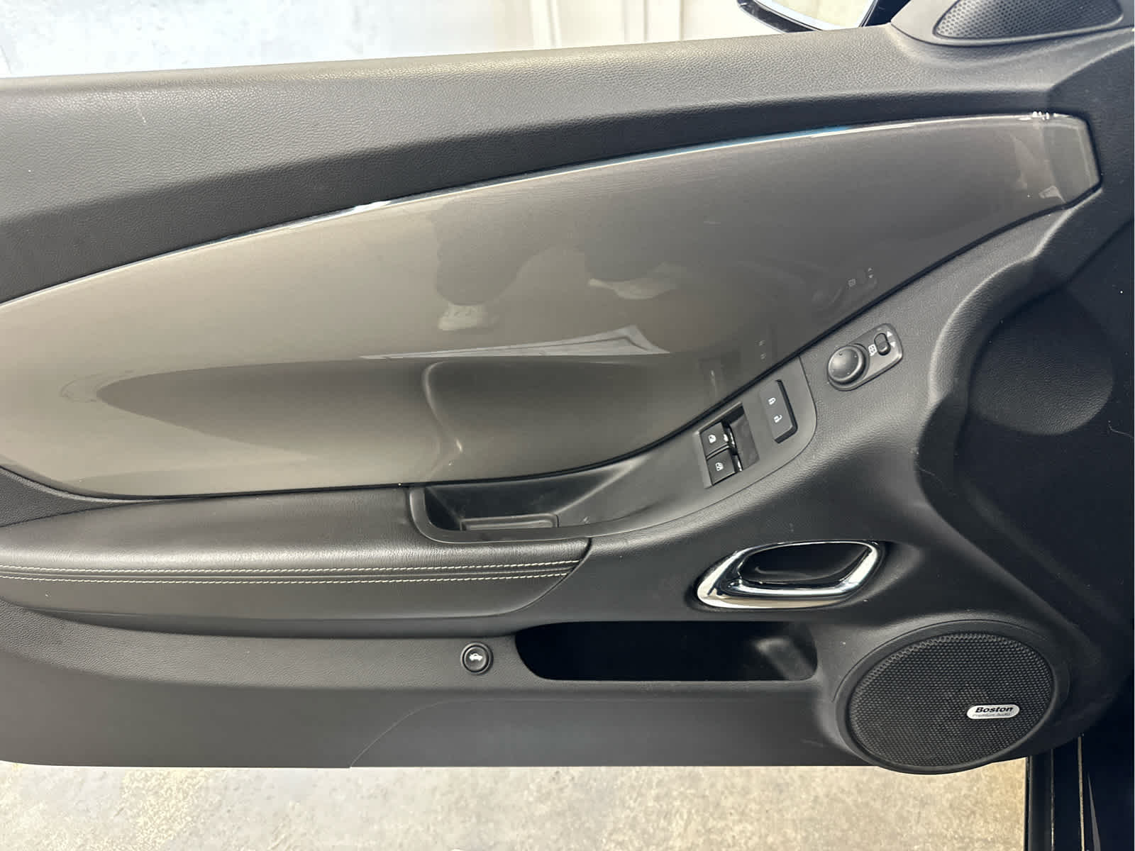 Vehicle image 14 of 39