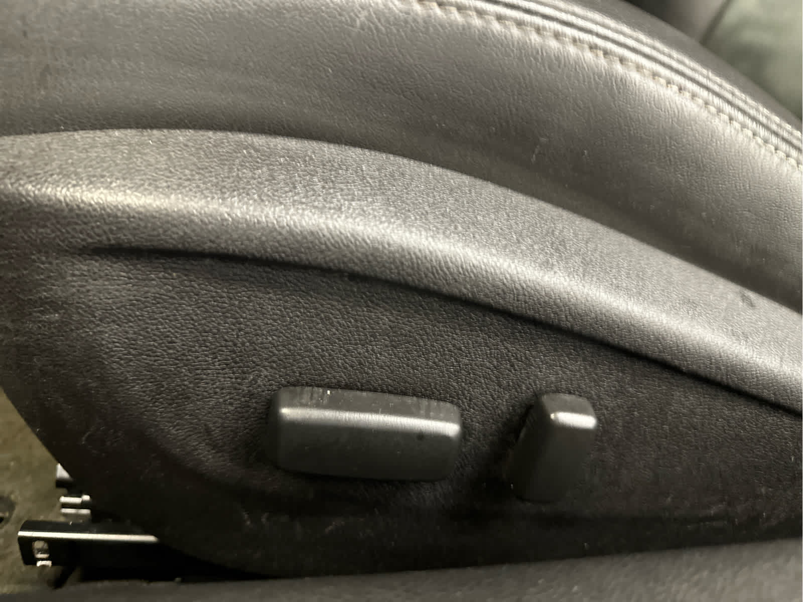 Vehicle image 13 of 39
