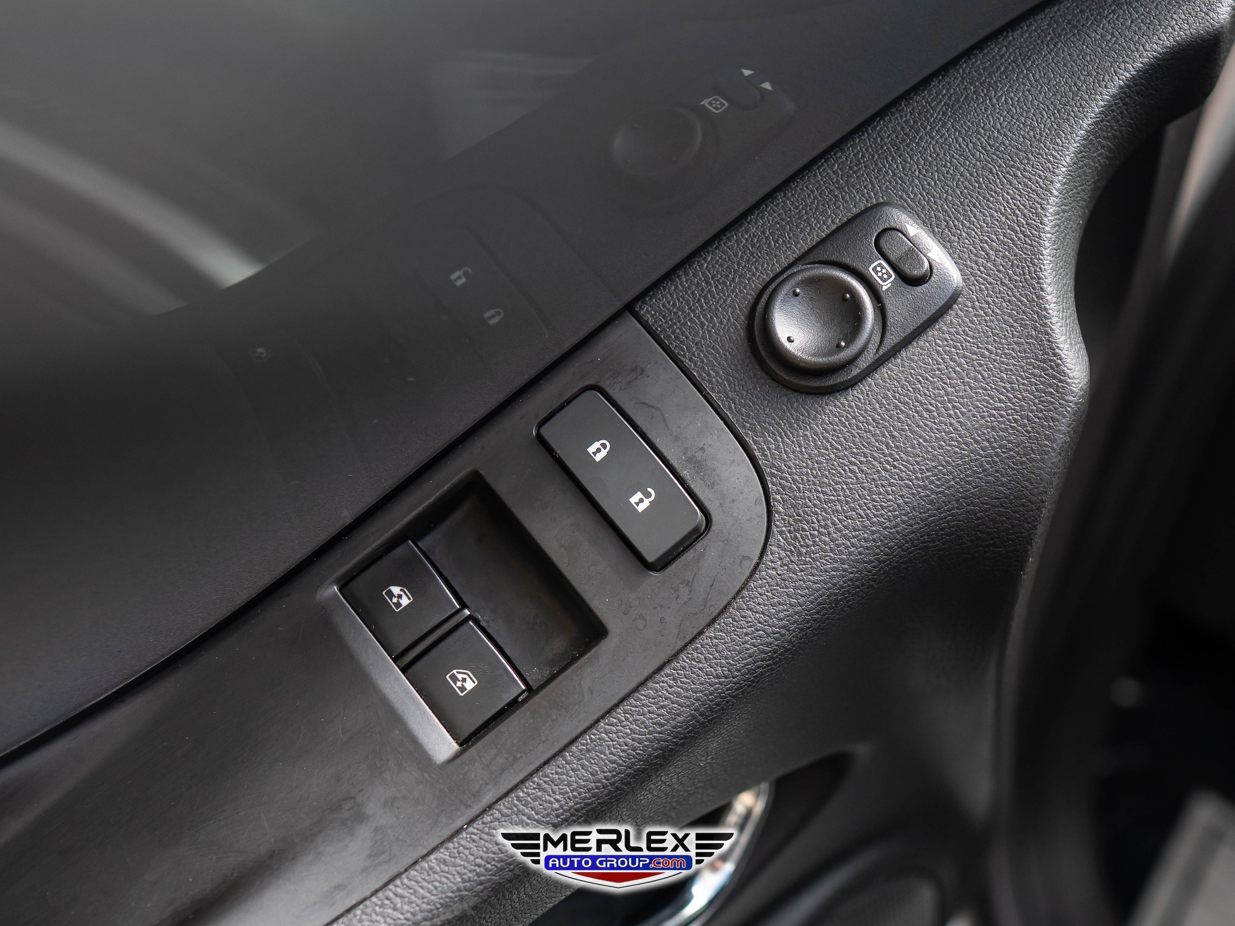 Vehicle image 37 of 43
