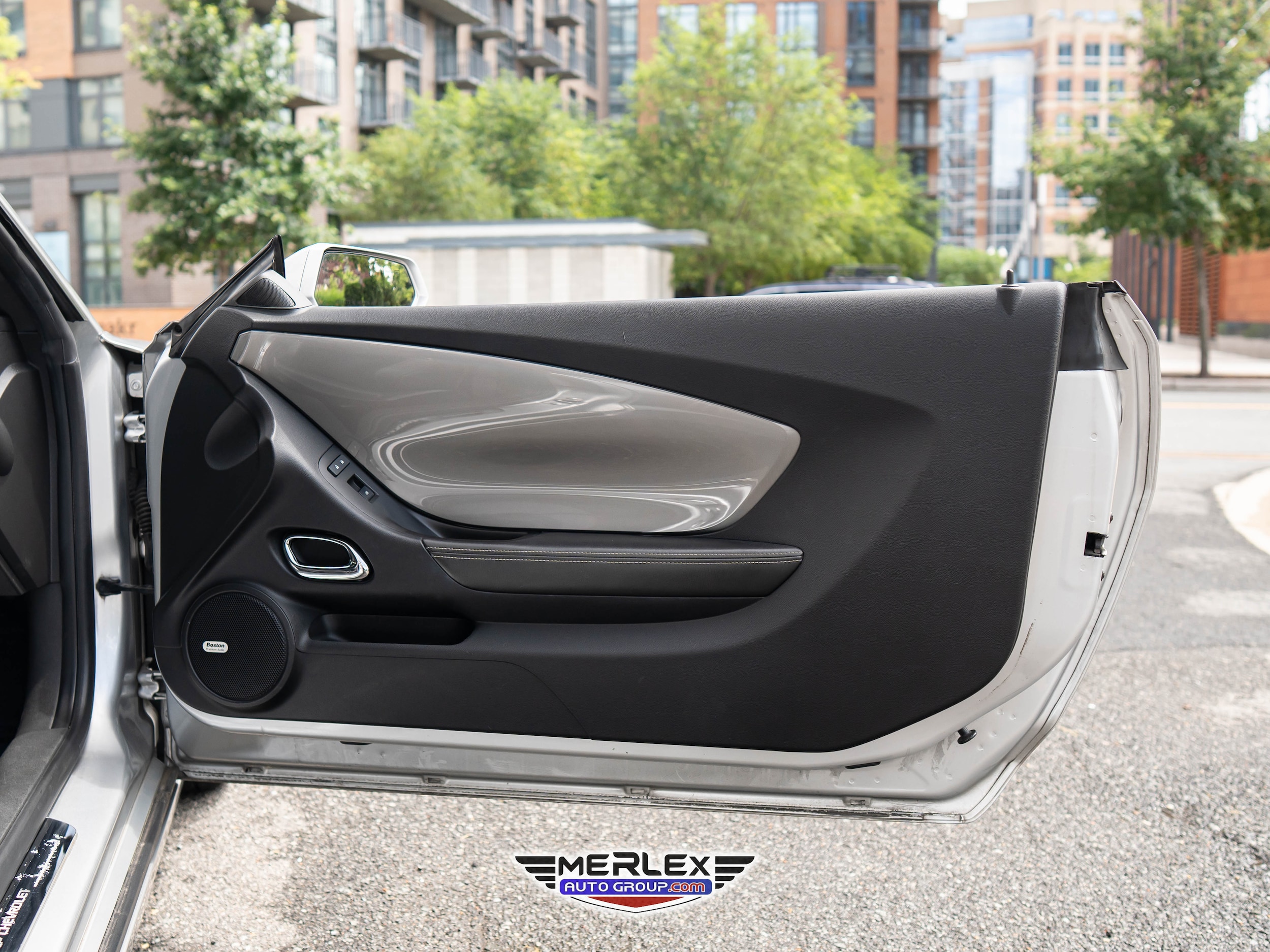 Vehicle image 39 of 43
