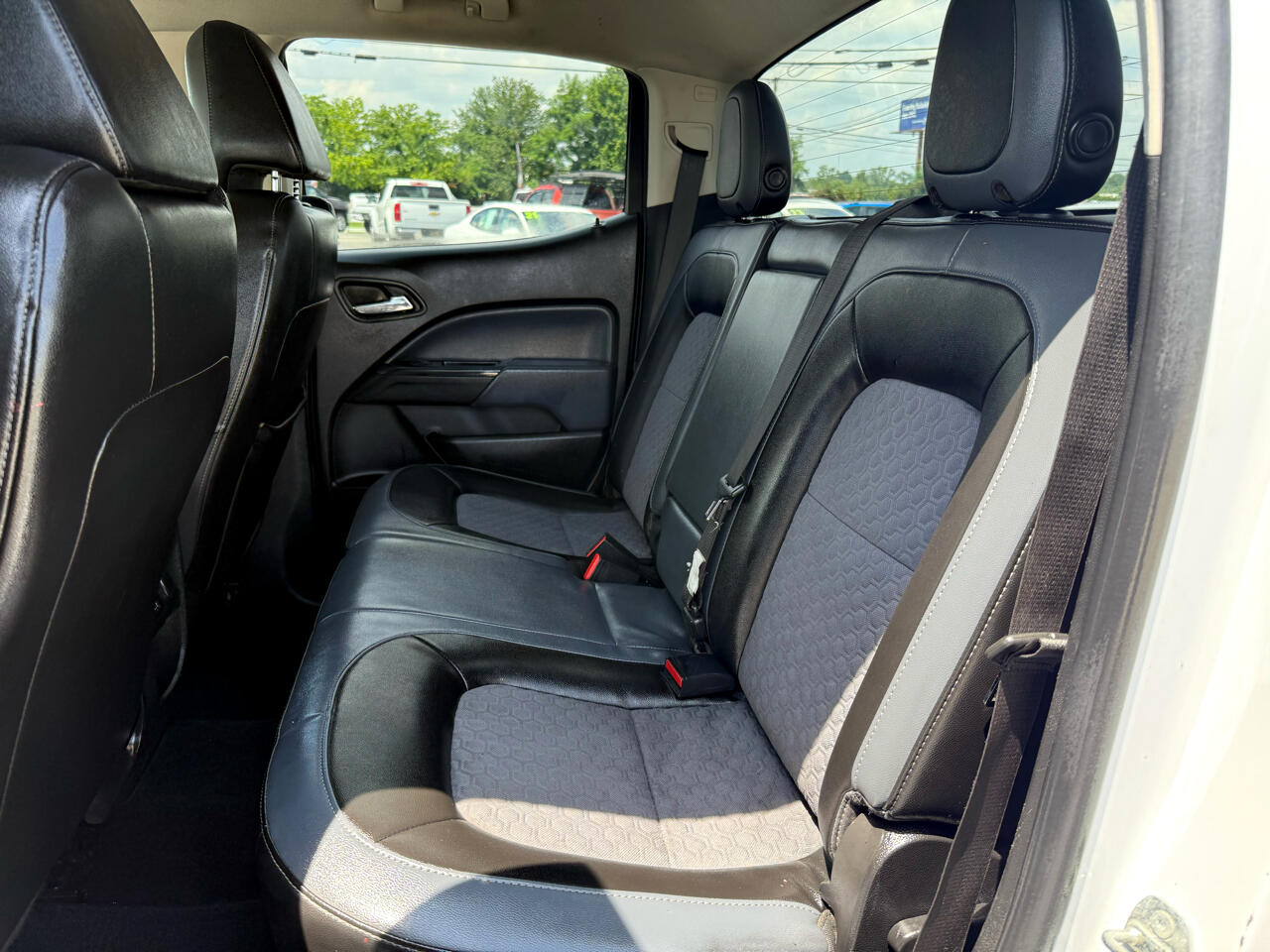 Vehicle image 7 of 14