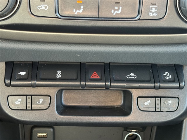 Vehicle image 23 of 25