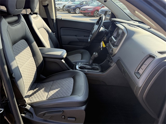 Vehicle image 10 of 25