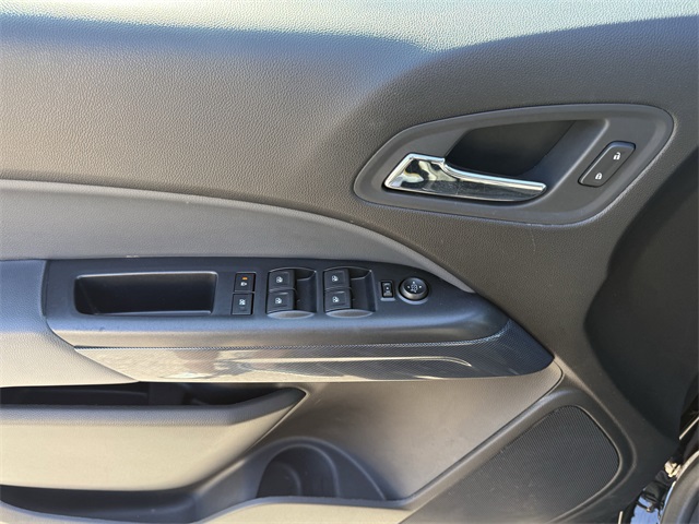 Vehicle image 17 of 25