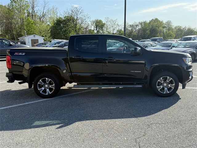 Vehicle image 4 of 25