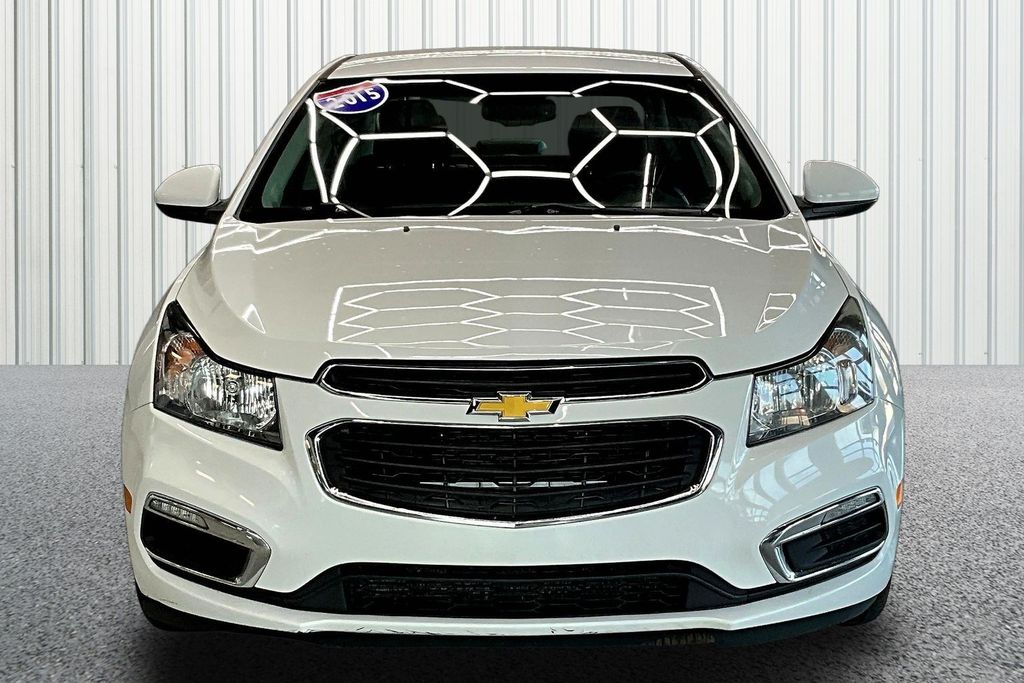 2015 Chevrolet Cruze LT Image 3 of 32