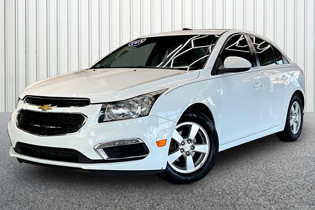 2015 Chevrolet Cruze LT Image 1 of 32