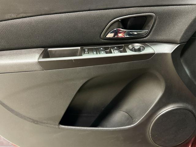 2015 Chevrolet Cruze LT Image 24 of 31