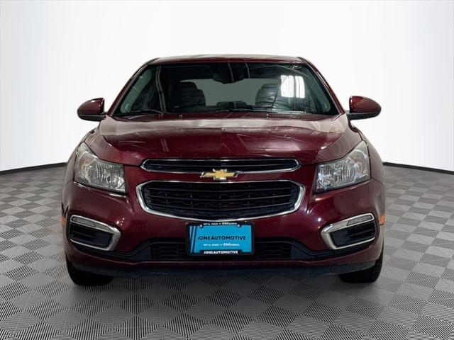 2015 Chevrolet Cruze LT Image 2 of 31
