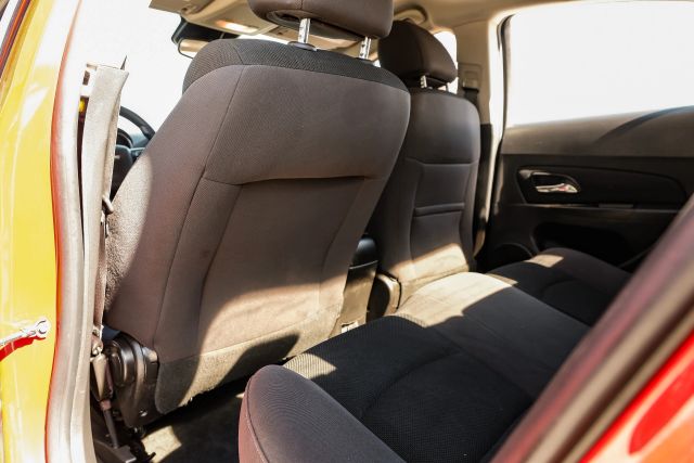 2015 Chevrolet Cruze LT Image 29 of 59