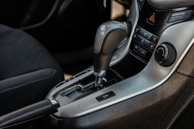 2015 Chevrolet Cruze LT Image 41 of 59