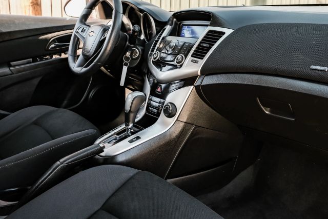 2015 Chevrolet Cruze LT Image 35 of 59