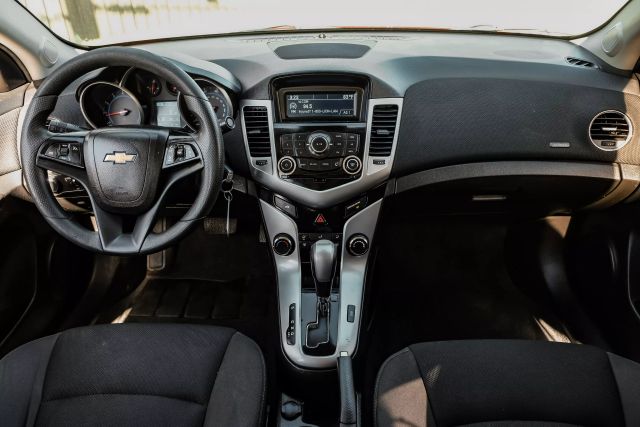 2015 Chevrolet Cruze LT Image 31 of 59