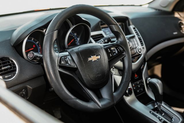 2015 Chevrolet Cruze LT Image 33 of 59