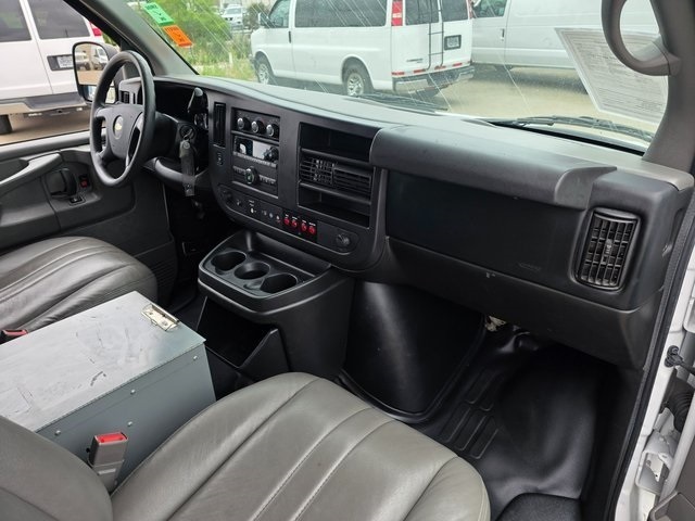 Vehicle image 17 of 43