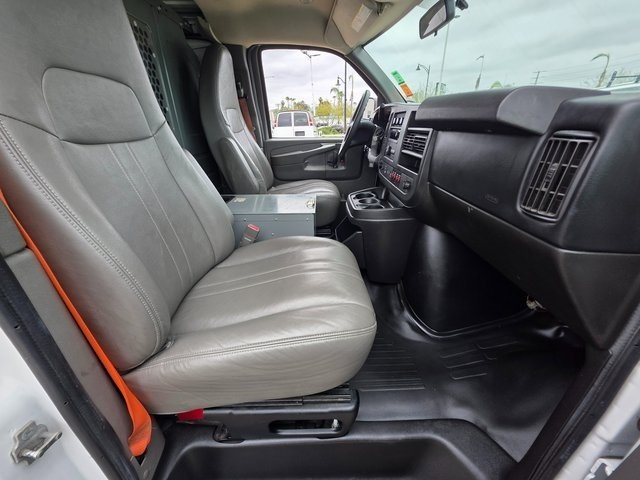 Vehicle image 16 of 43