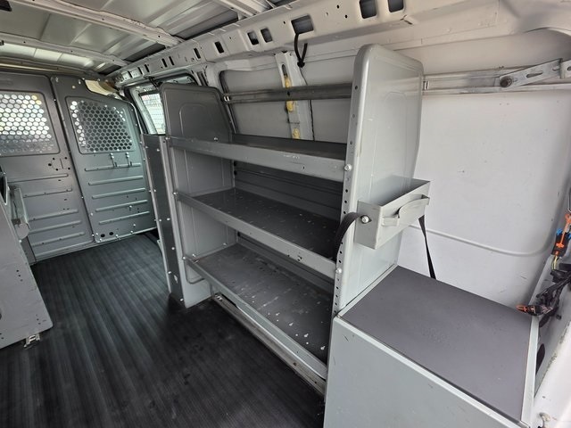 Vehicle image 37 of 43