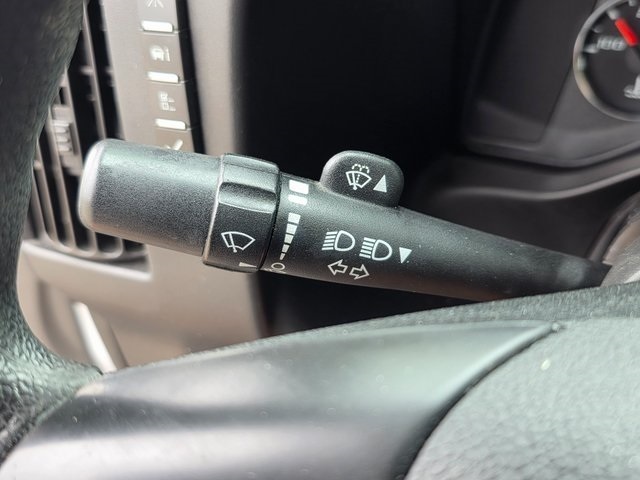 Vehicle image 28 of 43