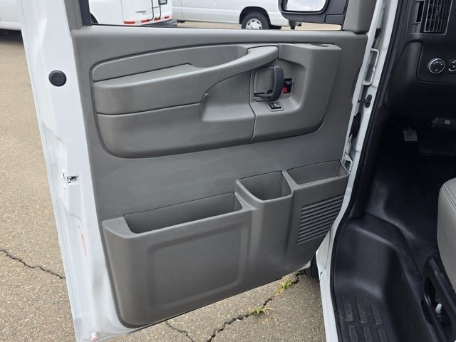 Vehicle image 24 of 43