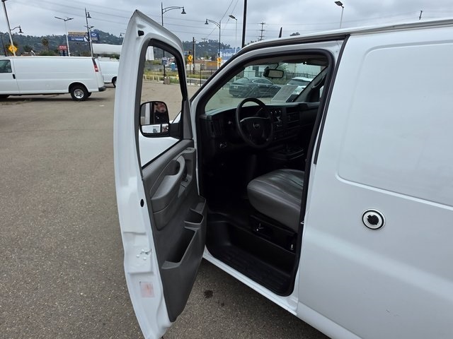 Vehicle image 31 of 43