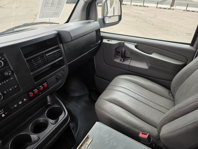 Vehicle image 34 of 43