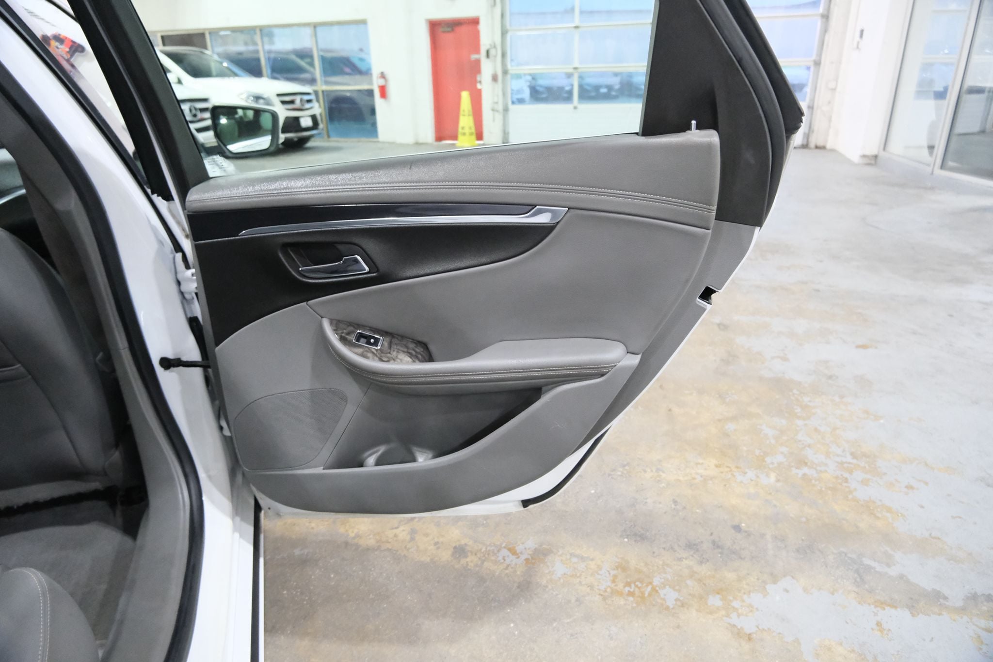 2015 Chevrolet Impala LT Image 34 of 37