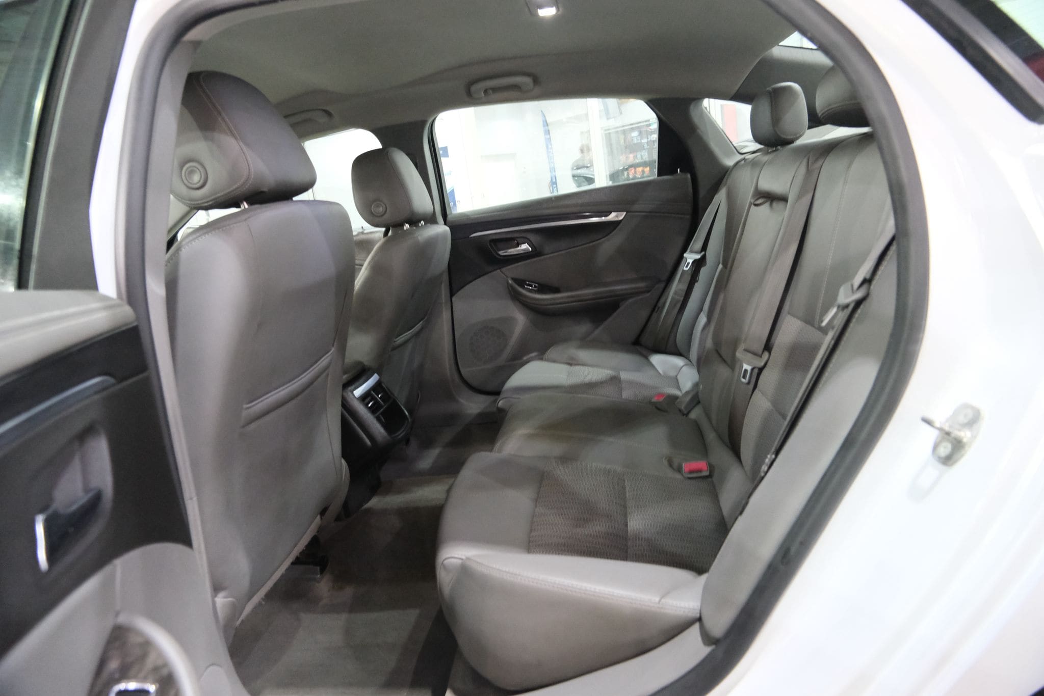 2015 Chevrolet Impala LT Image 16 of 37