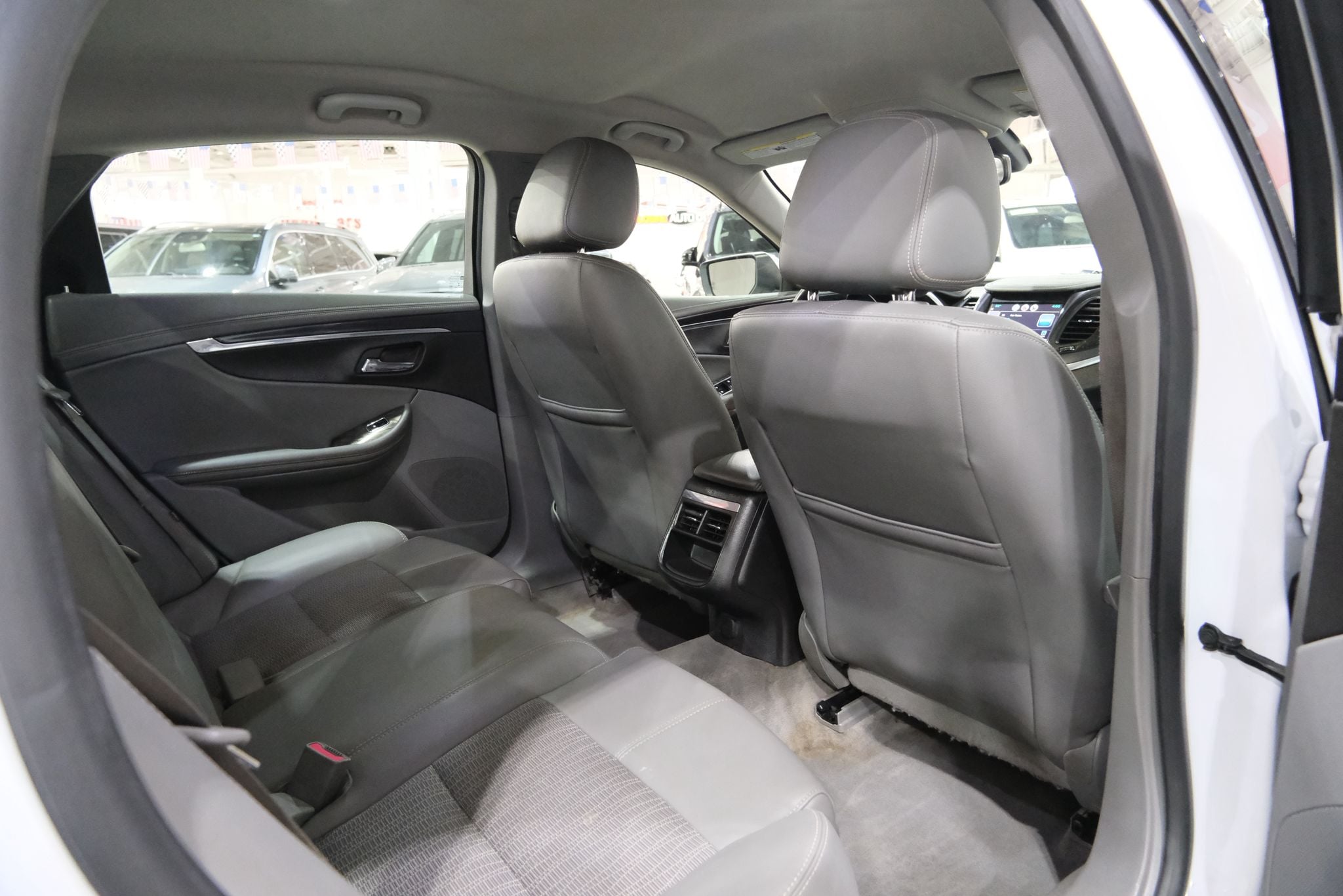 2015 Chevrolet Impala LT Image 13 of 37