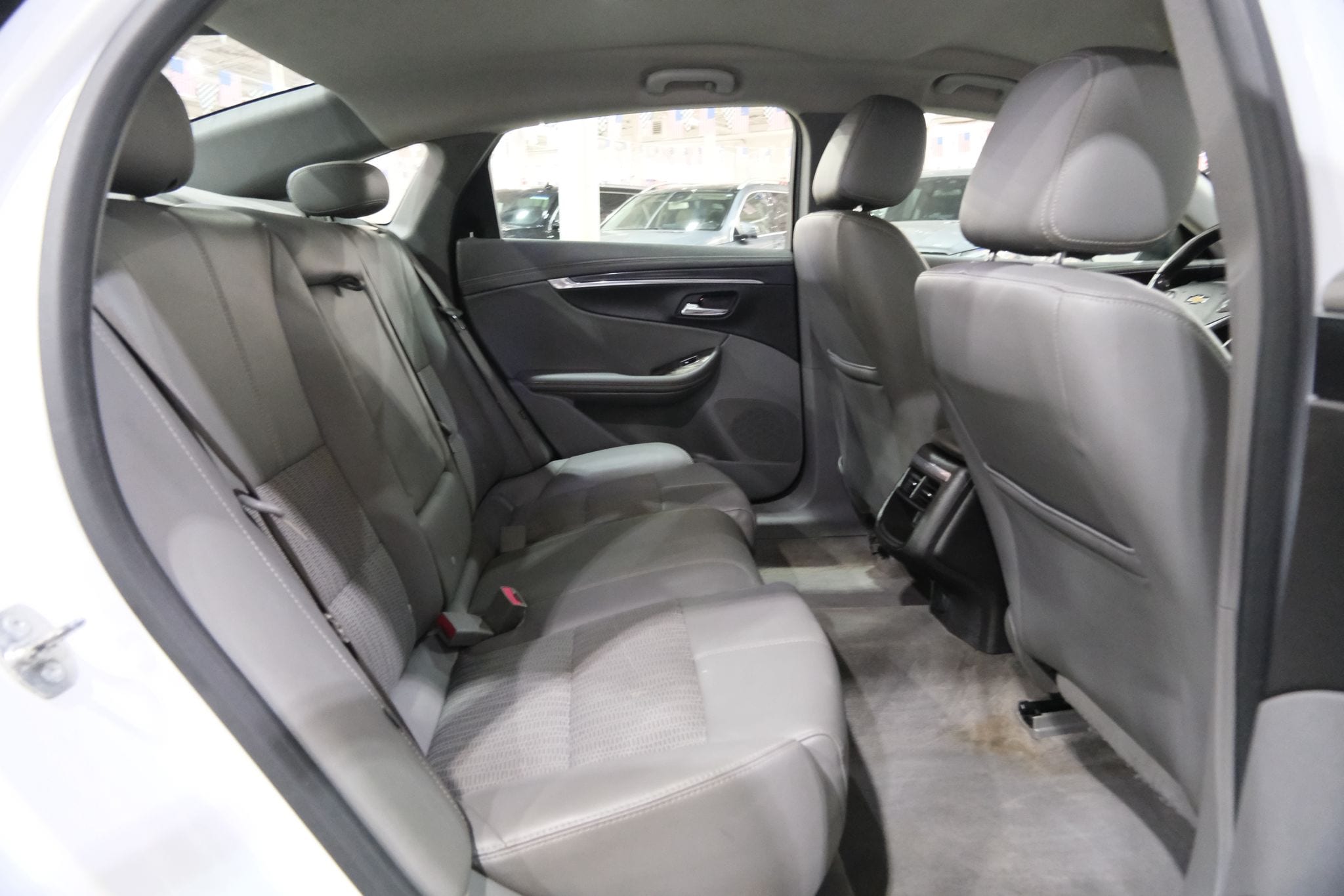 2015 Chevrolet Impala LT Image 14 of 37