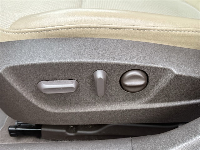 Vehicle image 20 of 24