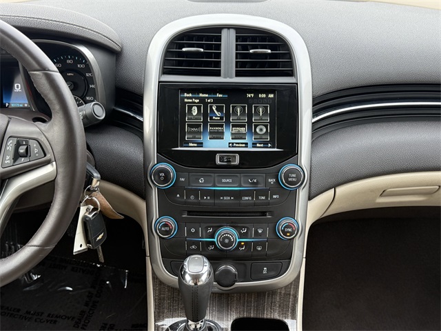 Vehicle image 21 of 24