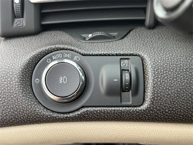 Vehicle image 17 of 24